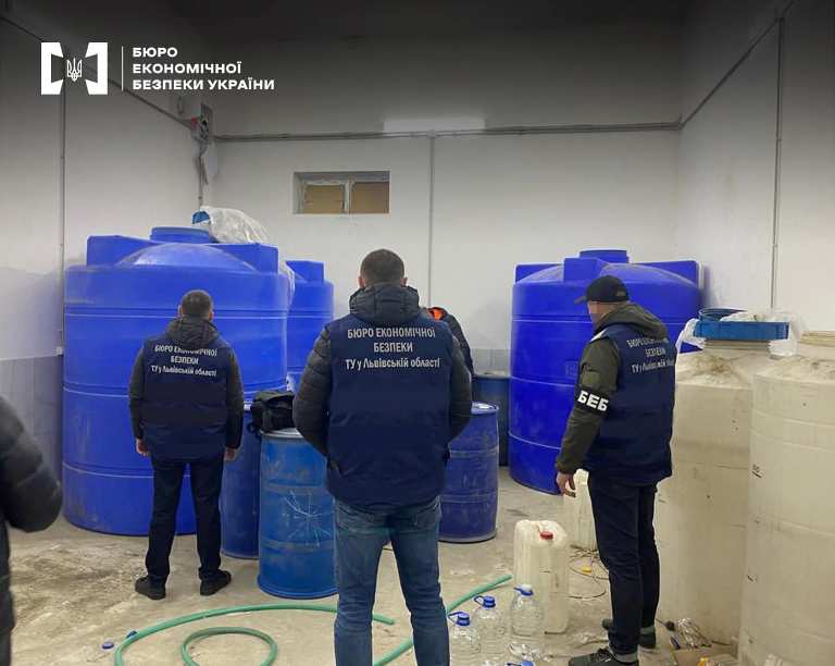 На Львівщині вилучили 5,5 тонн контрафактного алкоголю