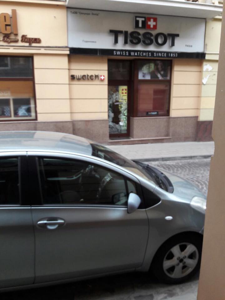 В Галицком районе ограбили магазин часов
