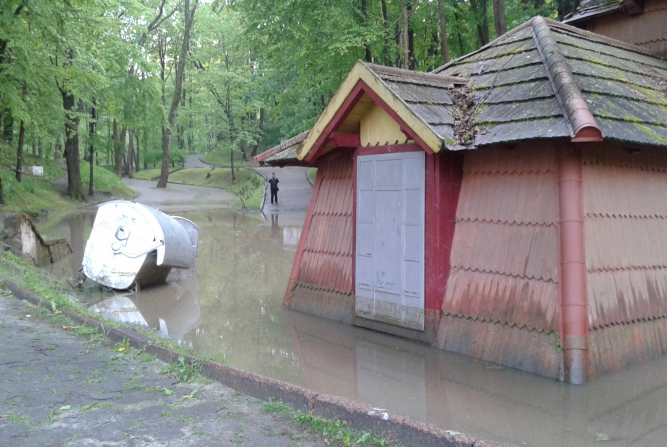 У мережі з'явилося відео затопленого Трускавця