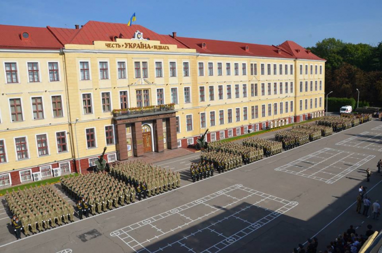 Военную академию во Львове сокращать не будут - Полторак