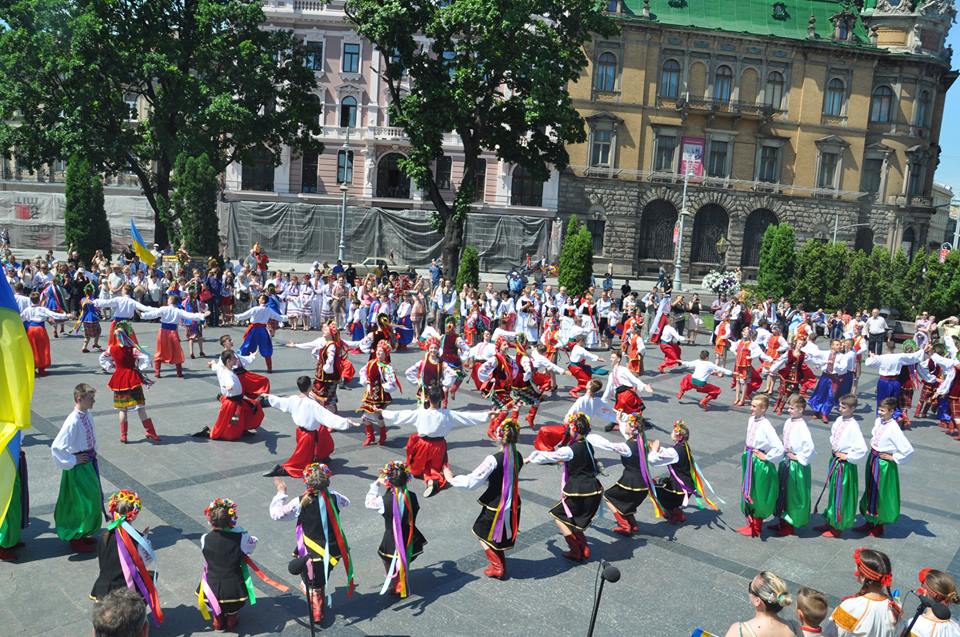 День конституции 2017, Львов, фото, гапак, шествие