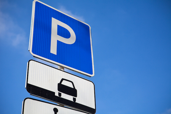 С 18 сентября заработает парковка возле "Вернисажа"