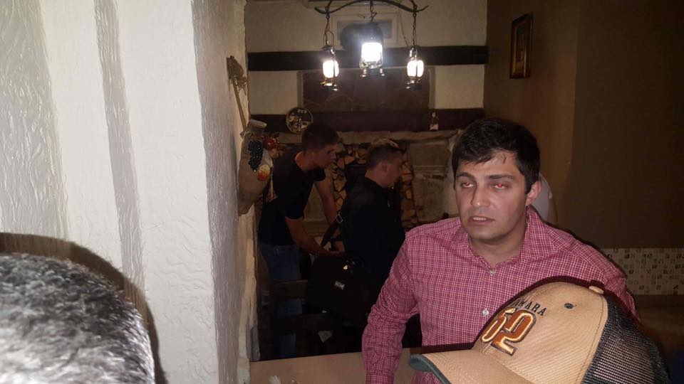 Львівські правоохоронці у ресторані вручили Сакварелідзе підозру  (відео)
