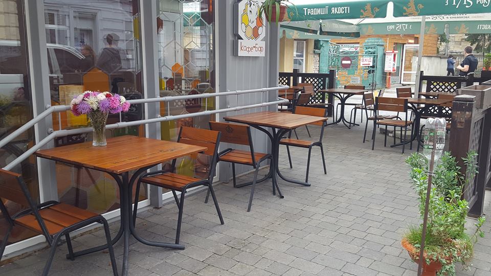В Лычаковском районе демонтировали летнее кафе (фото)