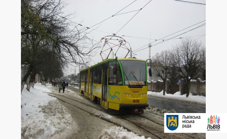 Во львовских трамваях появились фальшивые наклейки для оплаты проезда