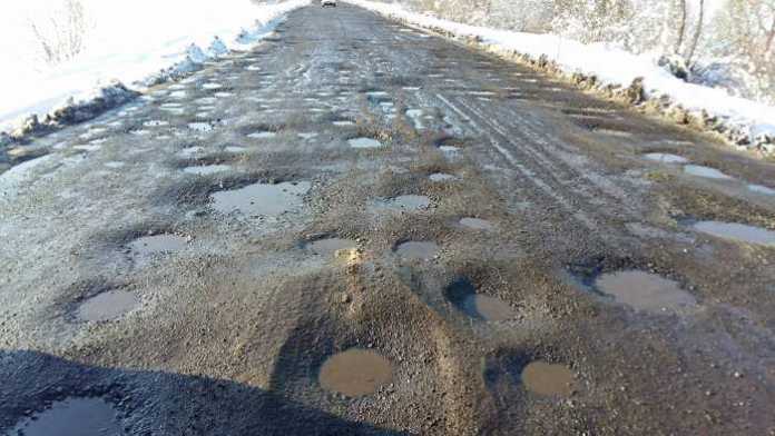 Скандальную дорогу в Трускавец обещают отремонтировать в этом году