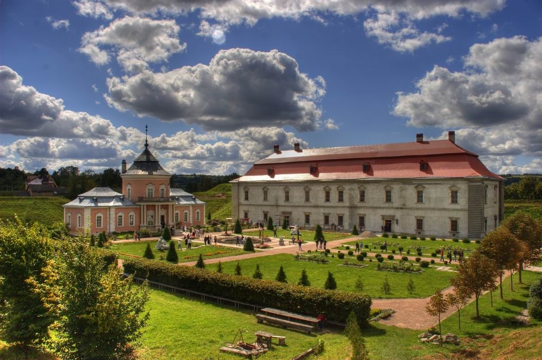 Молодята на Львівщині зможуть одружуватися в історичних замках