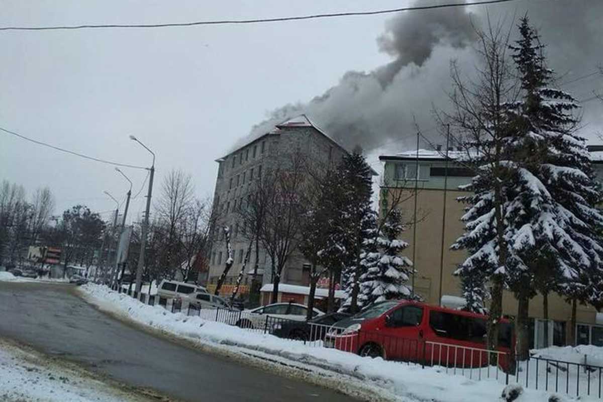 У Львові палає будинок (фото)