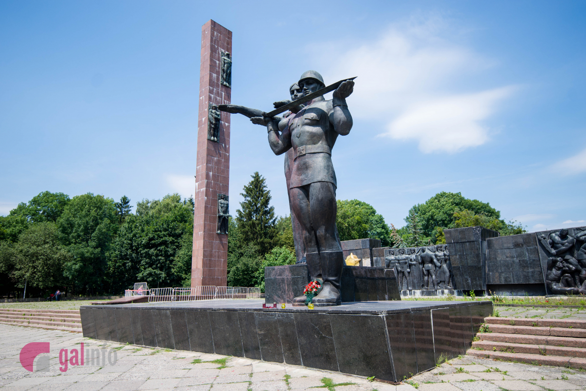 Во Львове предлагают снести памятник