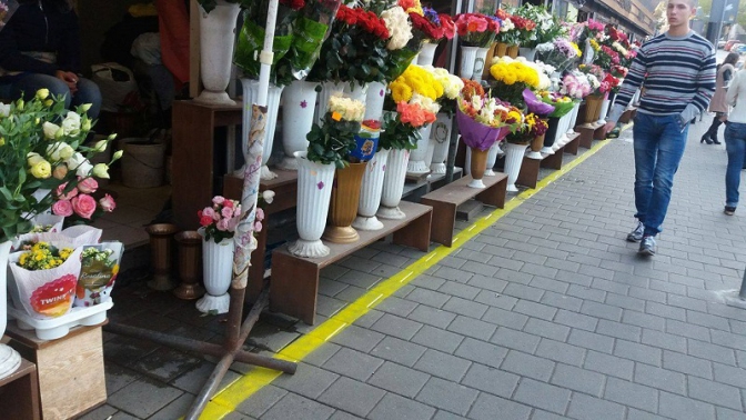 Зі львівської вулиці проженуть продавців квітів