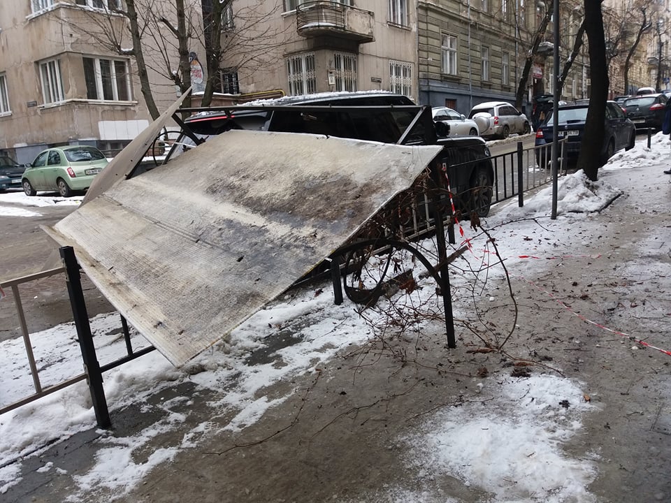 В центре Львова обвалился балкон