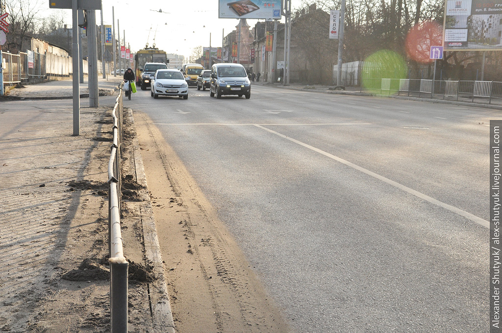 Мерія Львова розгляне петицію з вимогою не використовувати пісок на дорогах