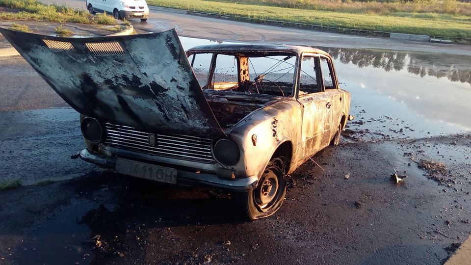 У Львові згорів автомобіль (фото)