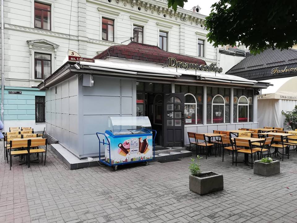 У центрі Львова демонтували літні майданчики