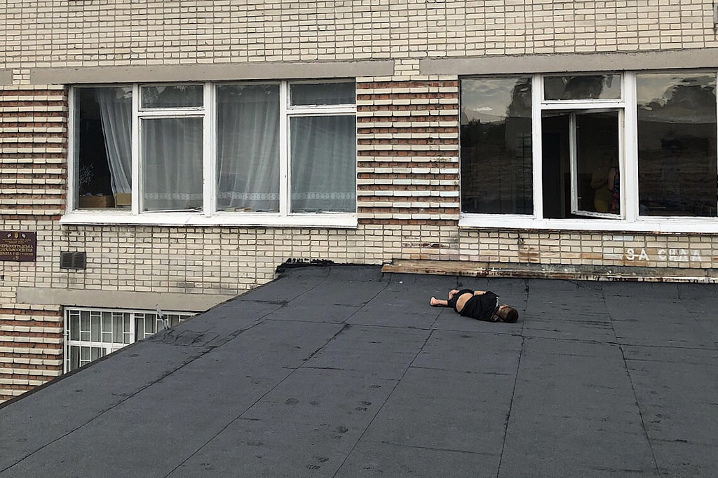 На Львівщині на даху школи виявили непритомного хлопчика (фото)