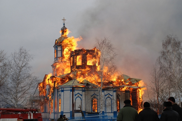Фахівці розповіли, чому на Львівщині горять храми