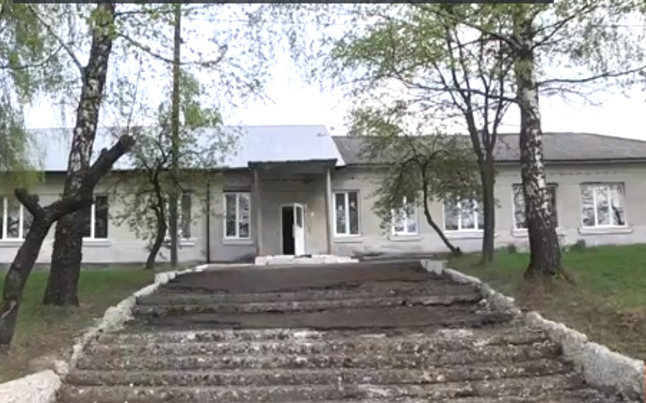 На Львівщині вчителька судиться із сільрадою через реорганізацію школи
