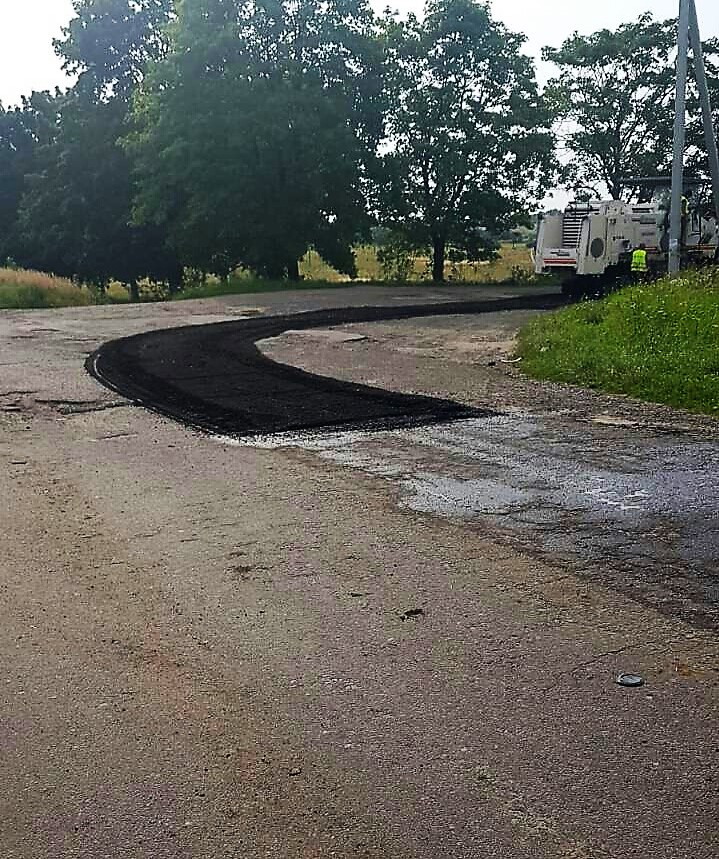 В Мостисском районе ремонтируют дорогу