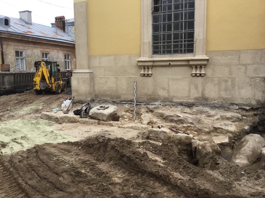 Археологи сделали уникальные находки у собора Святого Юра