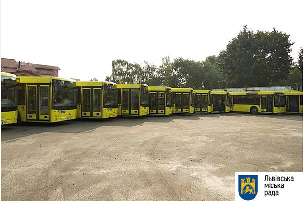 До Львова прибули перші 10 автобусів МАЗ (фото, відео)