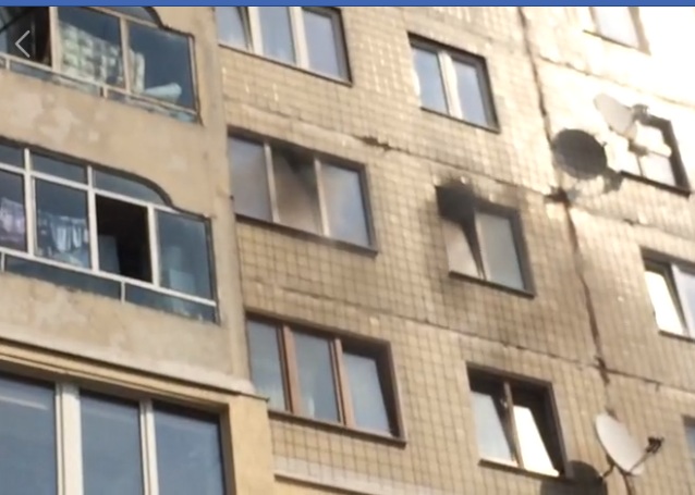 На Сыхове в многоэтажке горит квартира