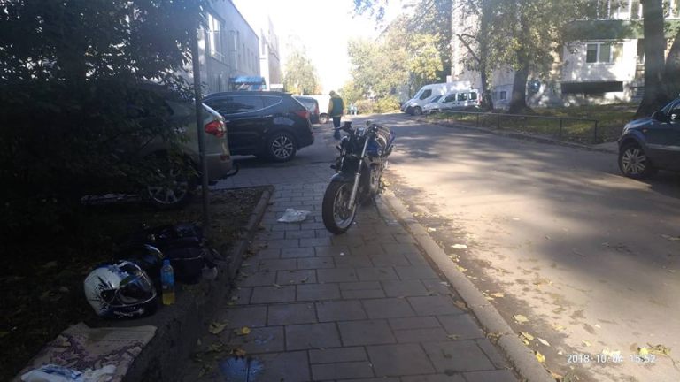 Во Львове мотоциклист сбил 14-летнюю девочку