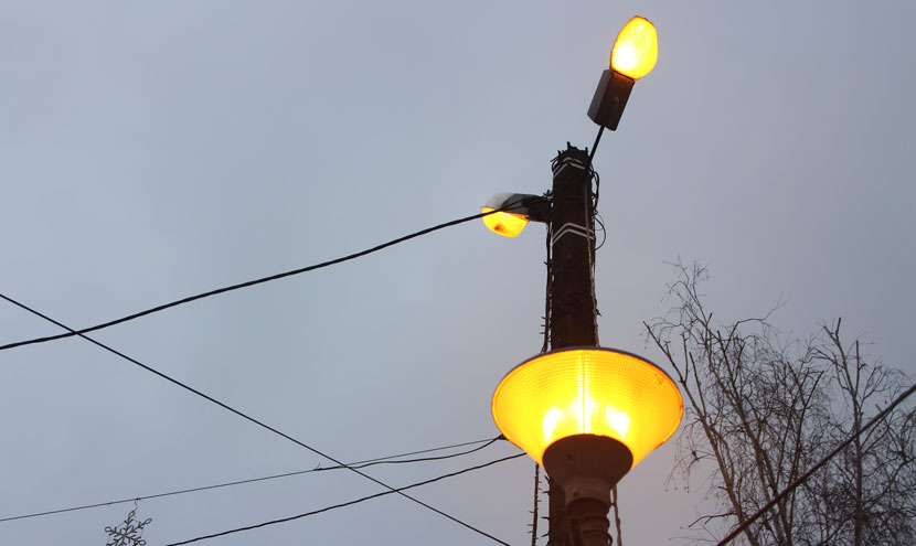 Во Львове обустраивают уличное освещение при въезде в город