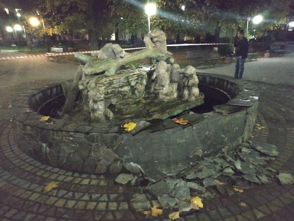 Во Львовской области мужчина бросил в фонтан гранату