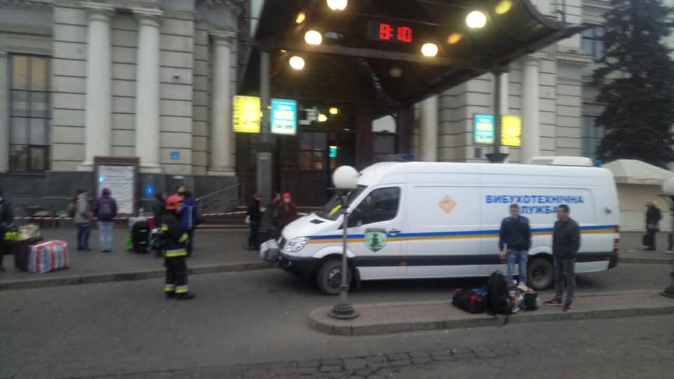 У Львові на вокзалі шукають вибухівку