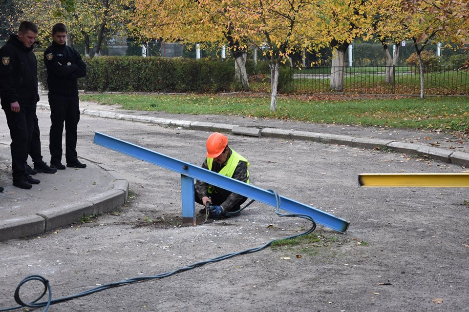 В Дрогобыче демонтируют незаконные шлагбаумы (адреса)