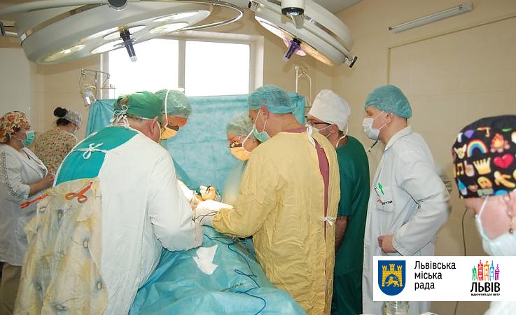 Пластический хирург из Германии будет оперировать детей во Львове