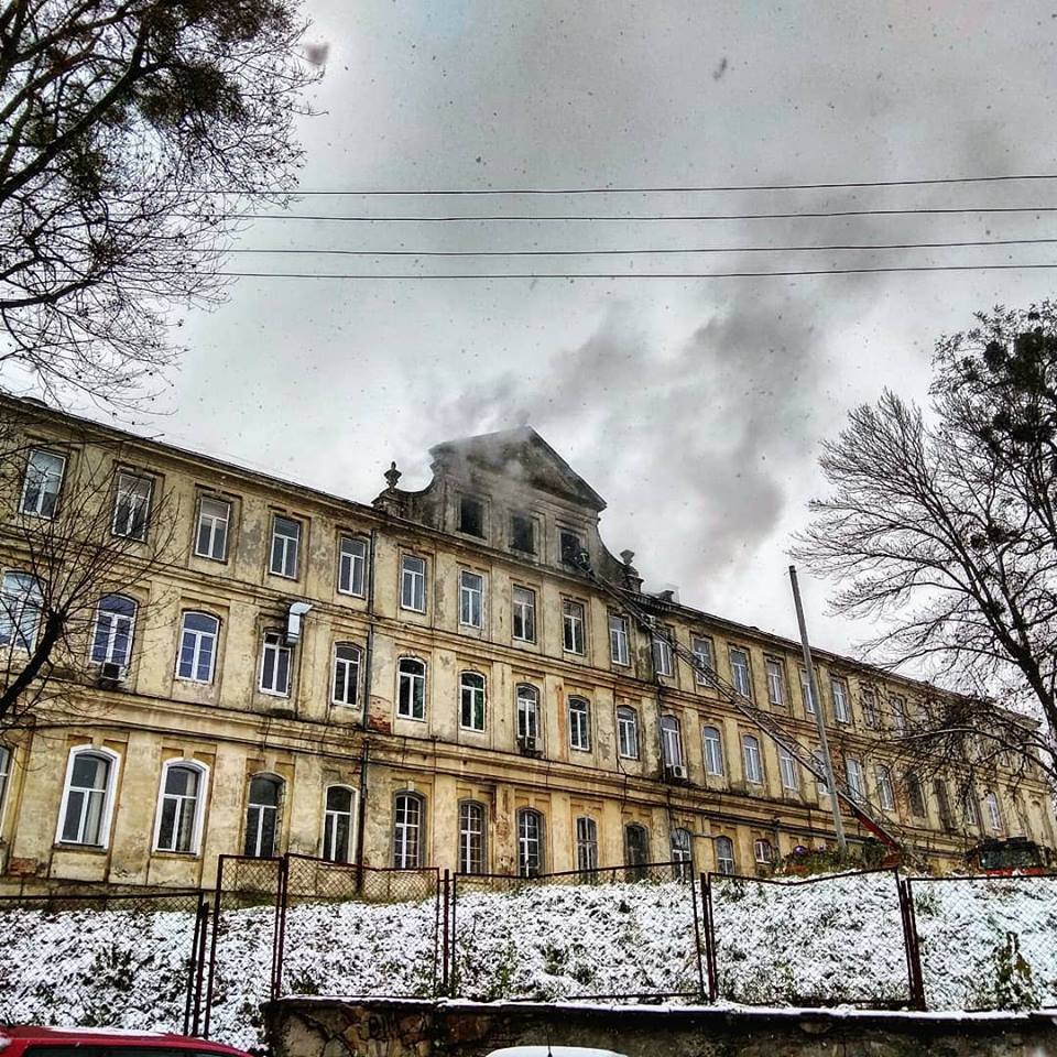 У Львові горить лікарня