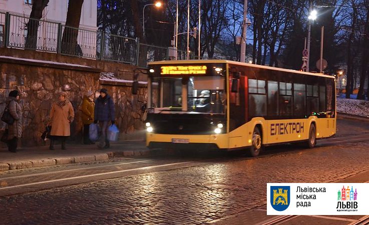 На семі вулицях Львова облаштують смуги для громадського транспорту