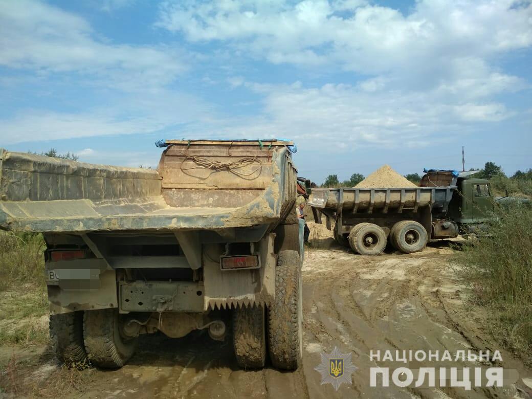 На Львівщині незаконно видобували пісок