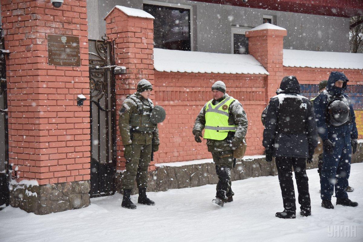 Во Львове просят закрыть консульство РФ