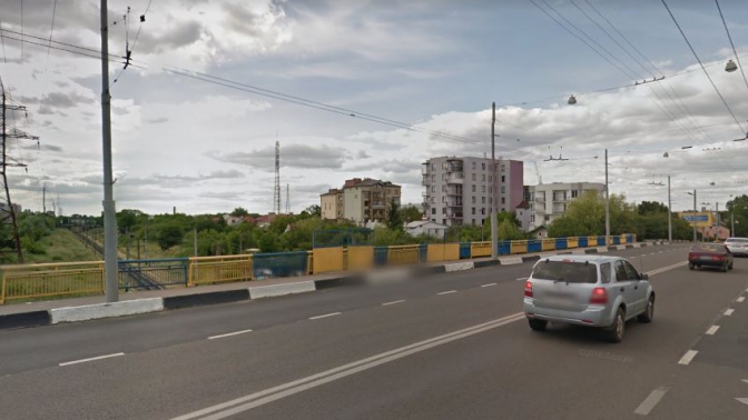 Во Львове обнаружили аварийный мост
