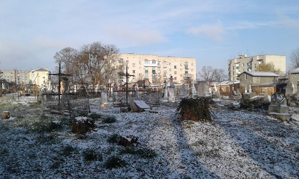 В Радеховском районе с кладбища украли кресты