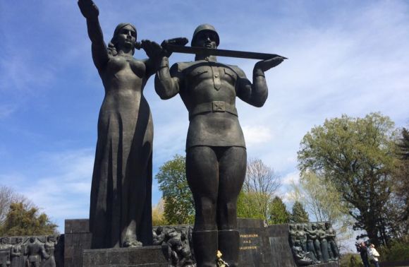 Стало известно, когда во Львове демонтируют Монумент Славы