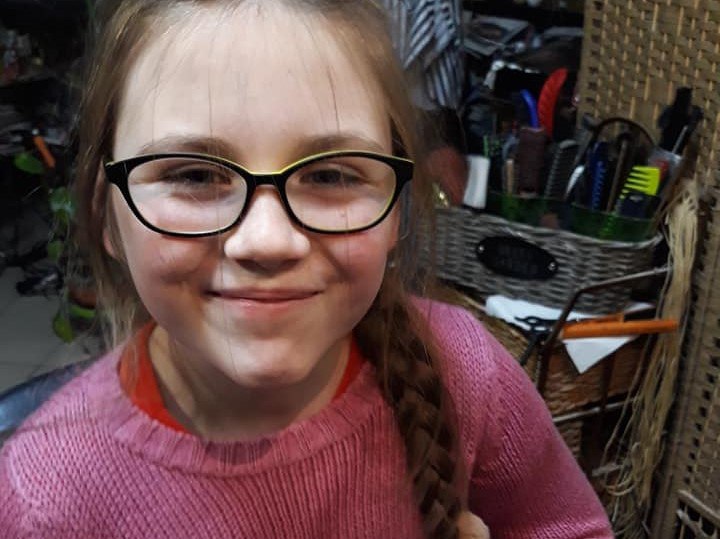 Дівчинка на Львівщині віддала своє волосся онкохворим діткам