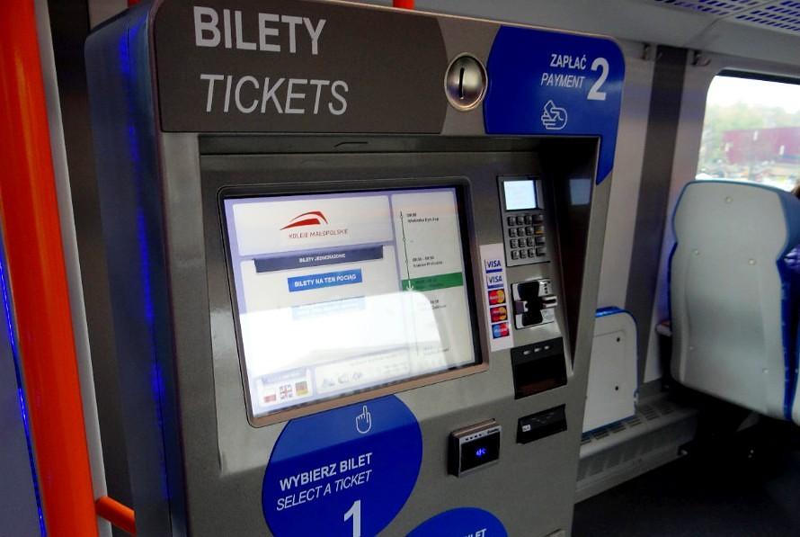 Во Львове просят установить на остановках автоматы для продажи билетов