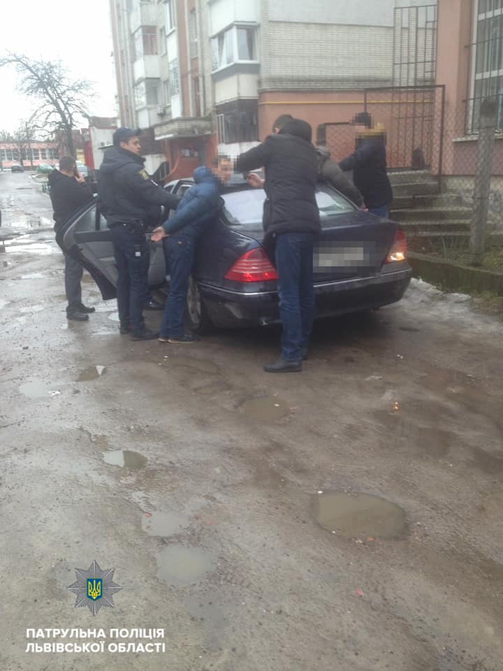 У Львові впіймали крадіїв, що зламували сигналізацію у автівках