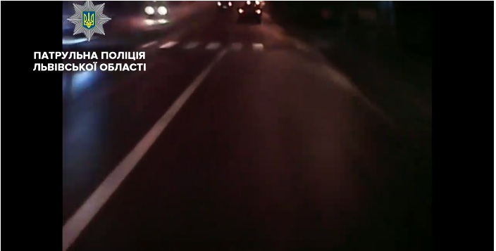 Патрульні опублікувало шокове відео, як збили пішохода на вулиці Пасічній (відео 18+)