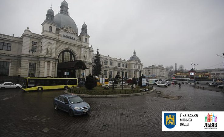 Транспорт во Львове временно не будут пропускать к вокзалу