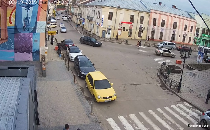 В Дрогобыче авто сбило девушку на "зебре"