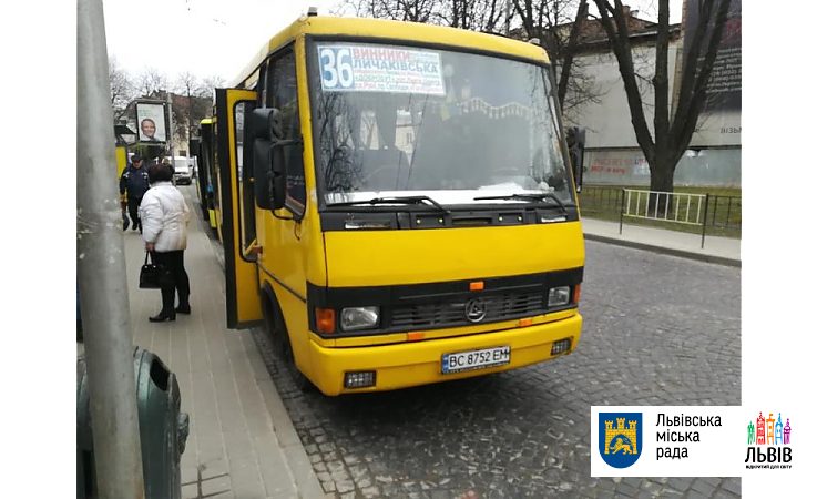 Во Львове обнаружили нелегальные автобусы