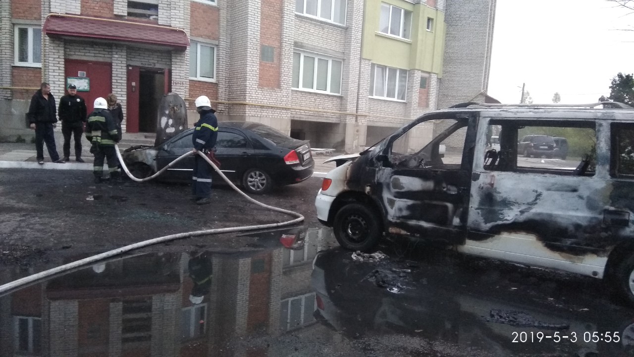 Во Львовской области мужчина обгорел, спасая автомобили от пожара