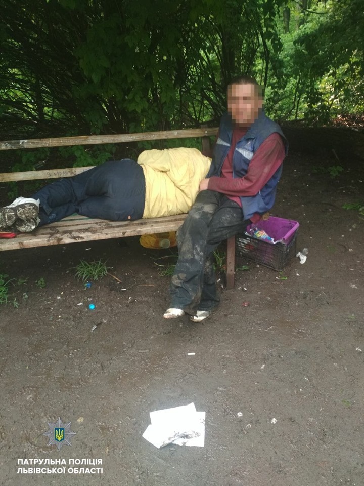 В Снопковском парке ограбили подростка