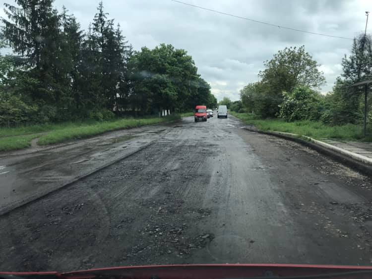 У Червонограді ремонтують найгіршу дорогу