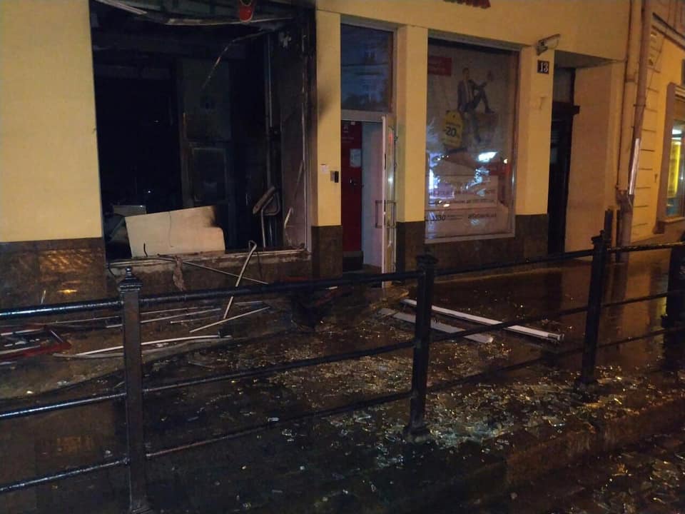 У Львові підпалили банк (фото)