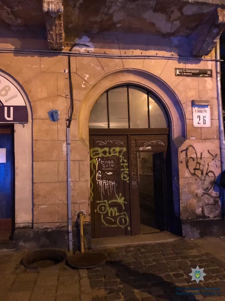 У Львові в каналізаційному люку виявили тіло